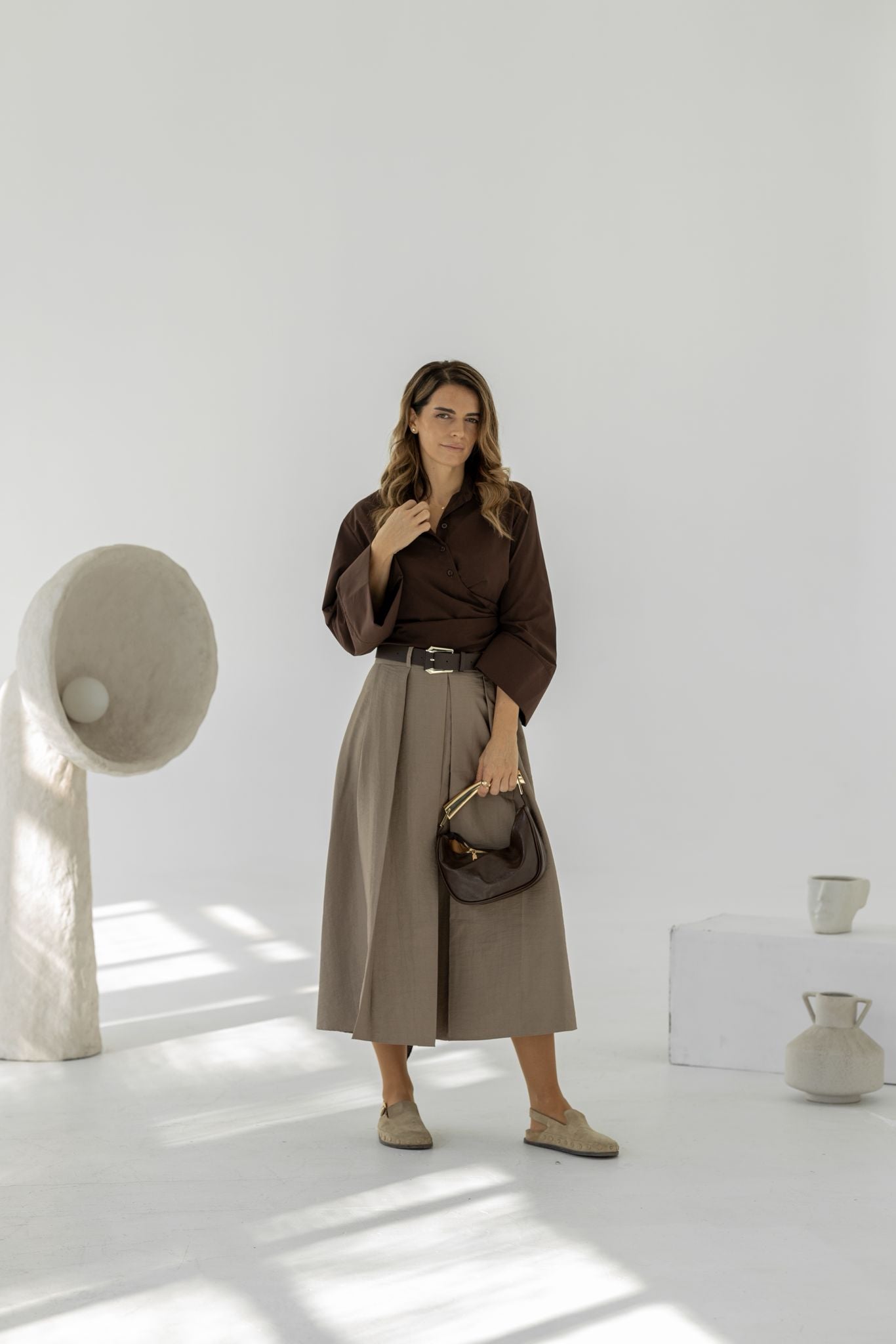 Bež suknja sa kaišom