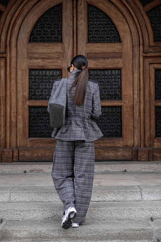 Karirani komplet braon