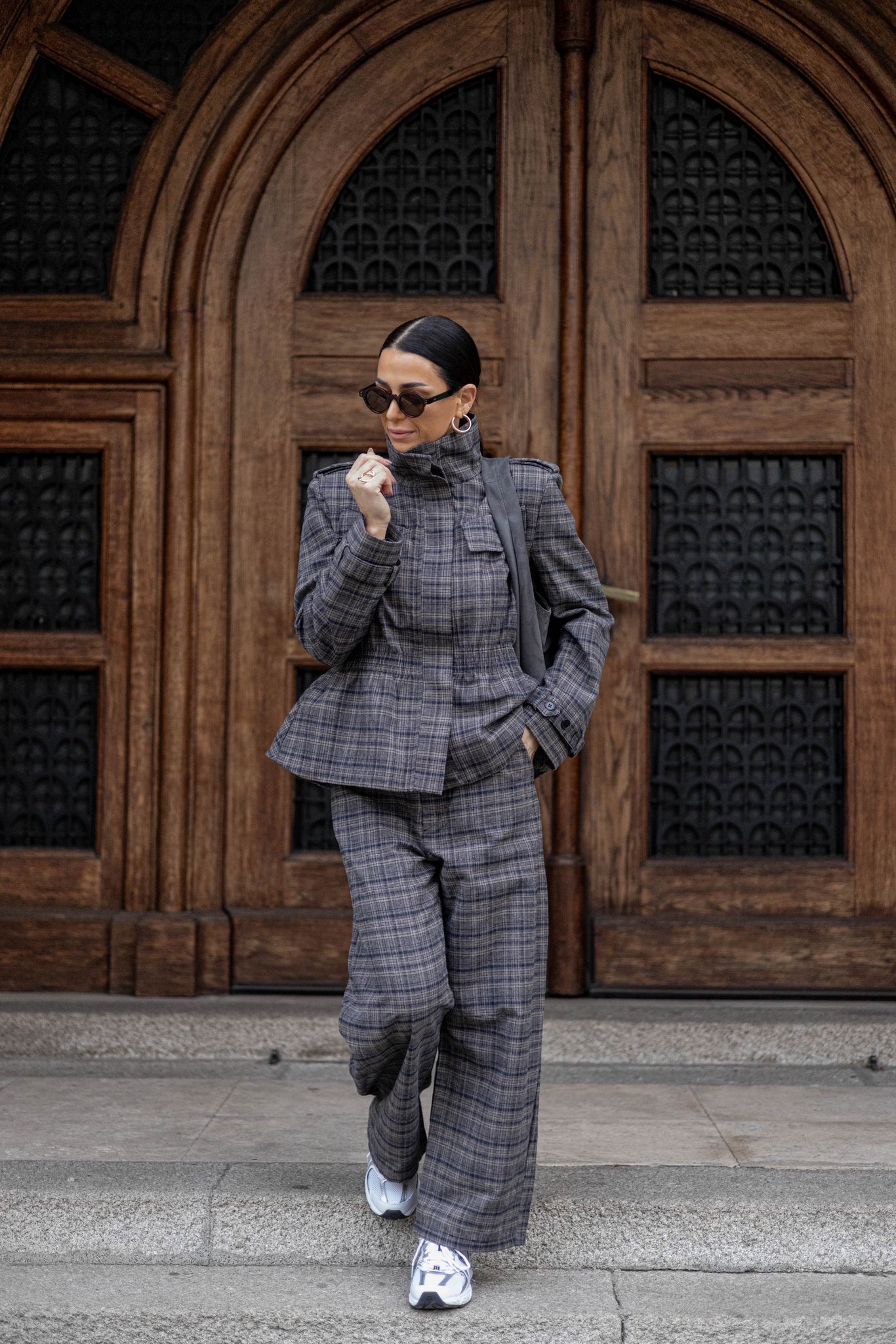 Karirani komplet braon